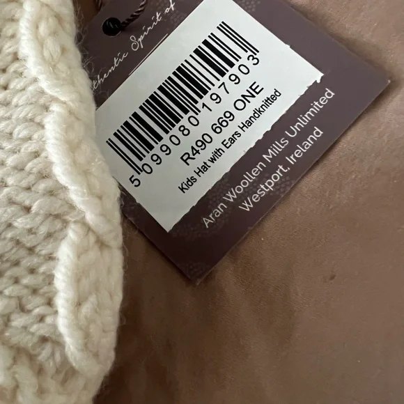 Aran woolen mills this cute hand-knit hat - Picture 4 of 7